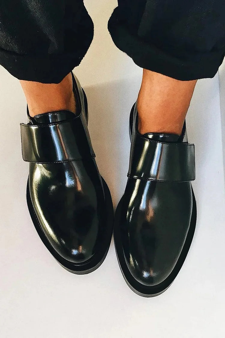 IRIS | Elegante, skinnende loafers med rem til en fejlfri stil
