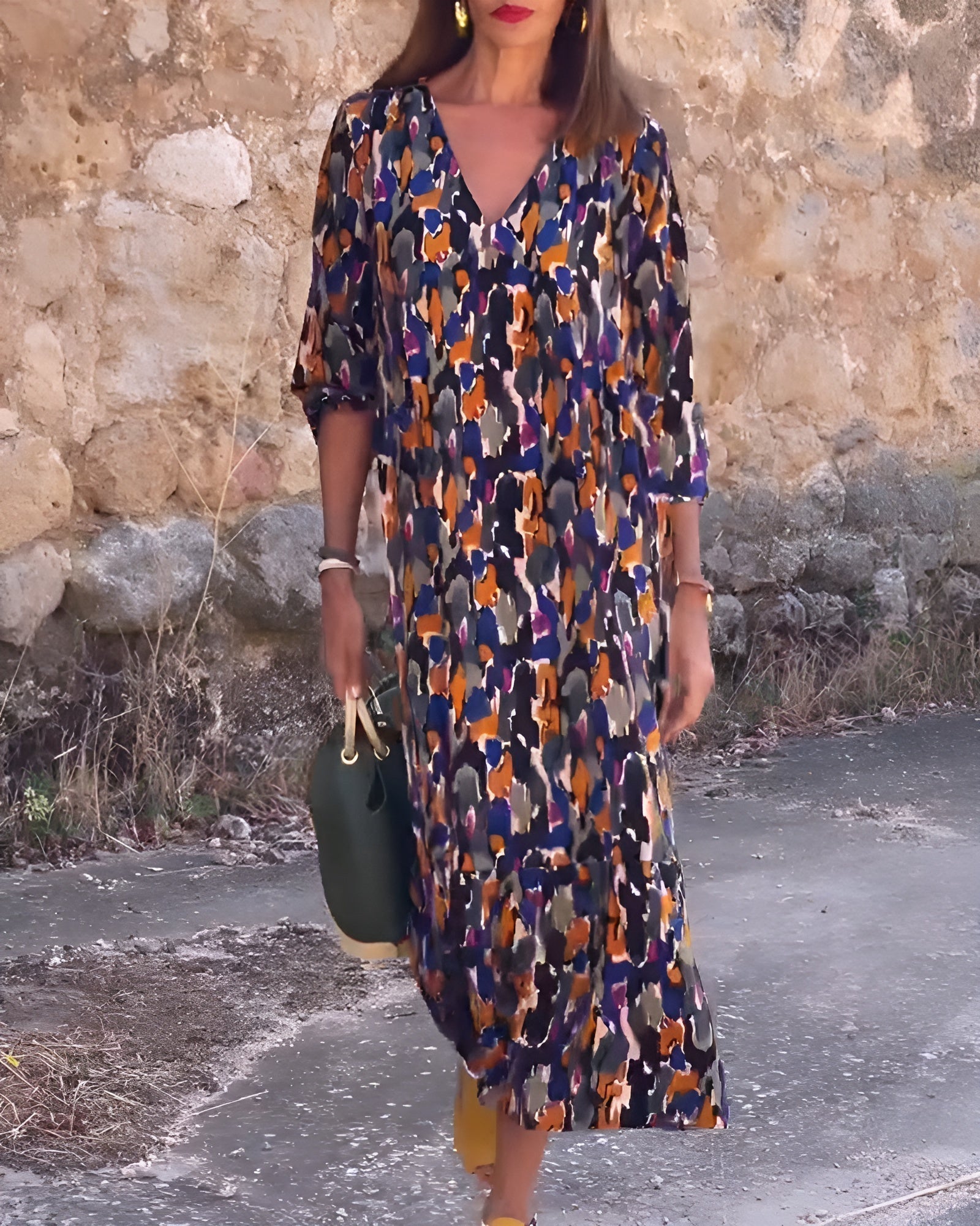 Nathalie | Kjole med v-udskæring i retro mønster