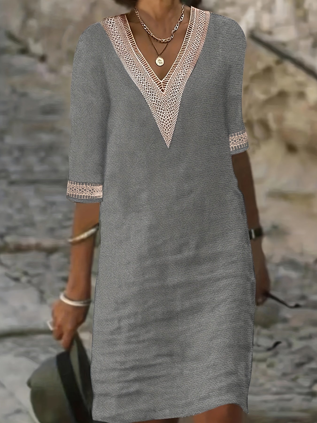 Izabela | Kjole med blondeudskæring