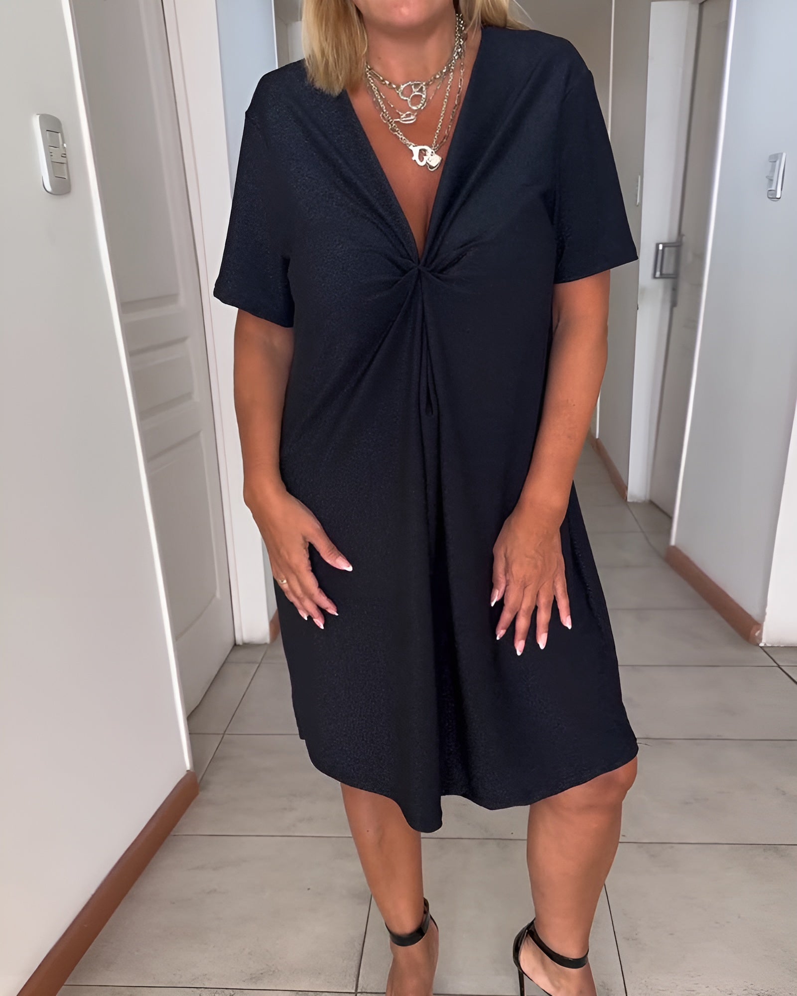 Laurence | Elegant Kjole med V-udskæring