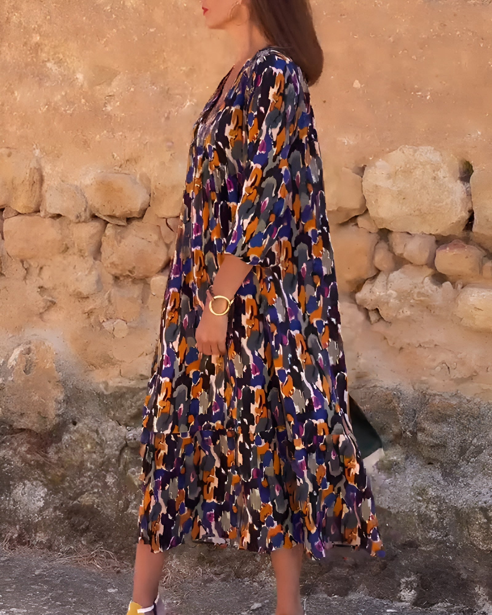 Nathalie | Kjole med v-udskæring i retro mønster