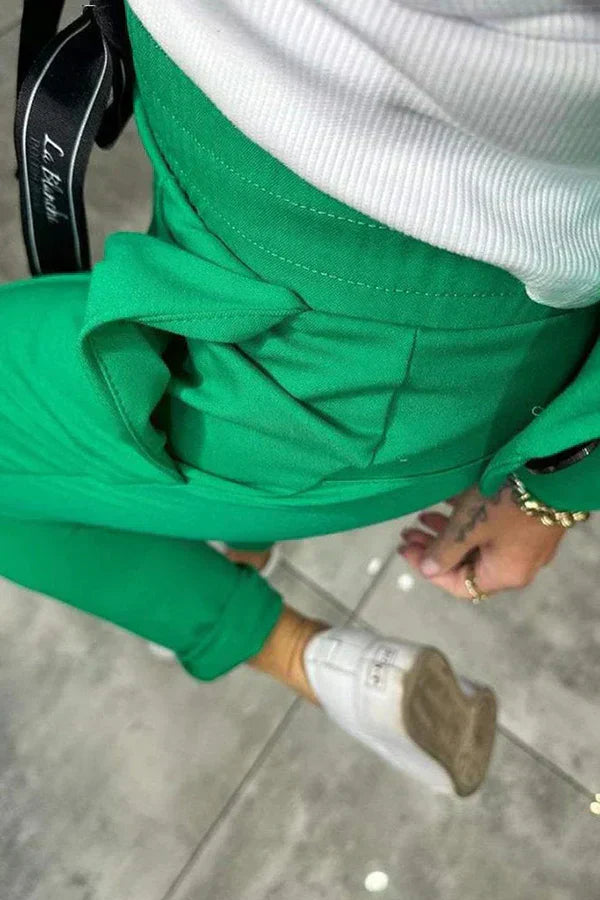 Komplet tilpasset med en blød jakke og komfortable joggingbukser