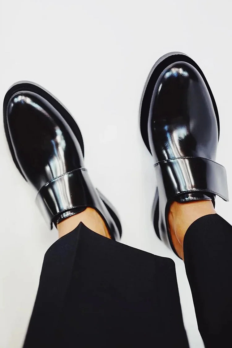 IRIS | Elegante, skinnende loafers med rem til en fejlfri stil