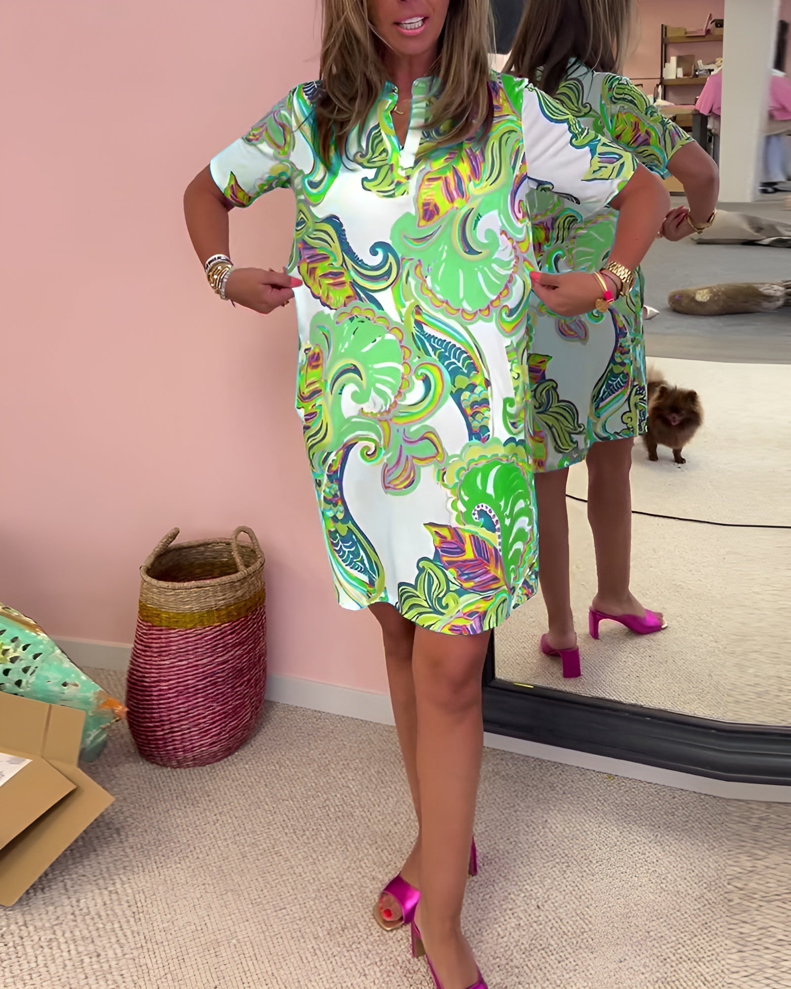 Gaëlle | Let kjole med blomster og V-udskæring