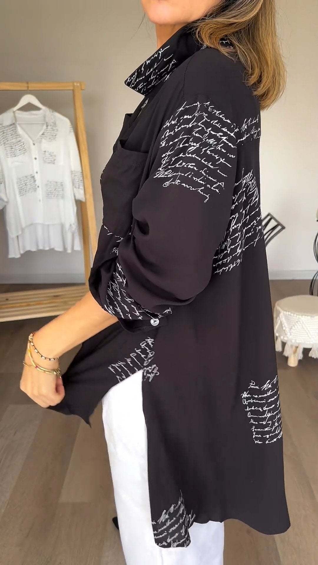 Callista | Skjorte med knap og håndskrevet mønster