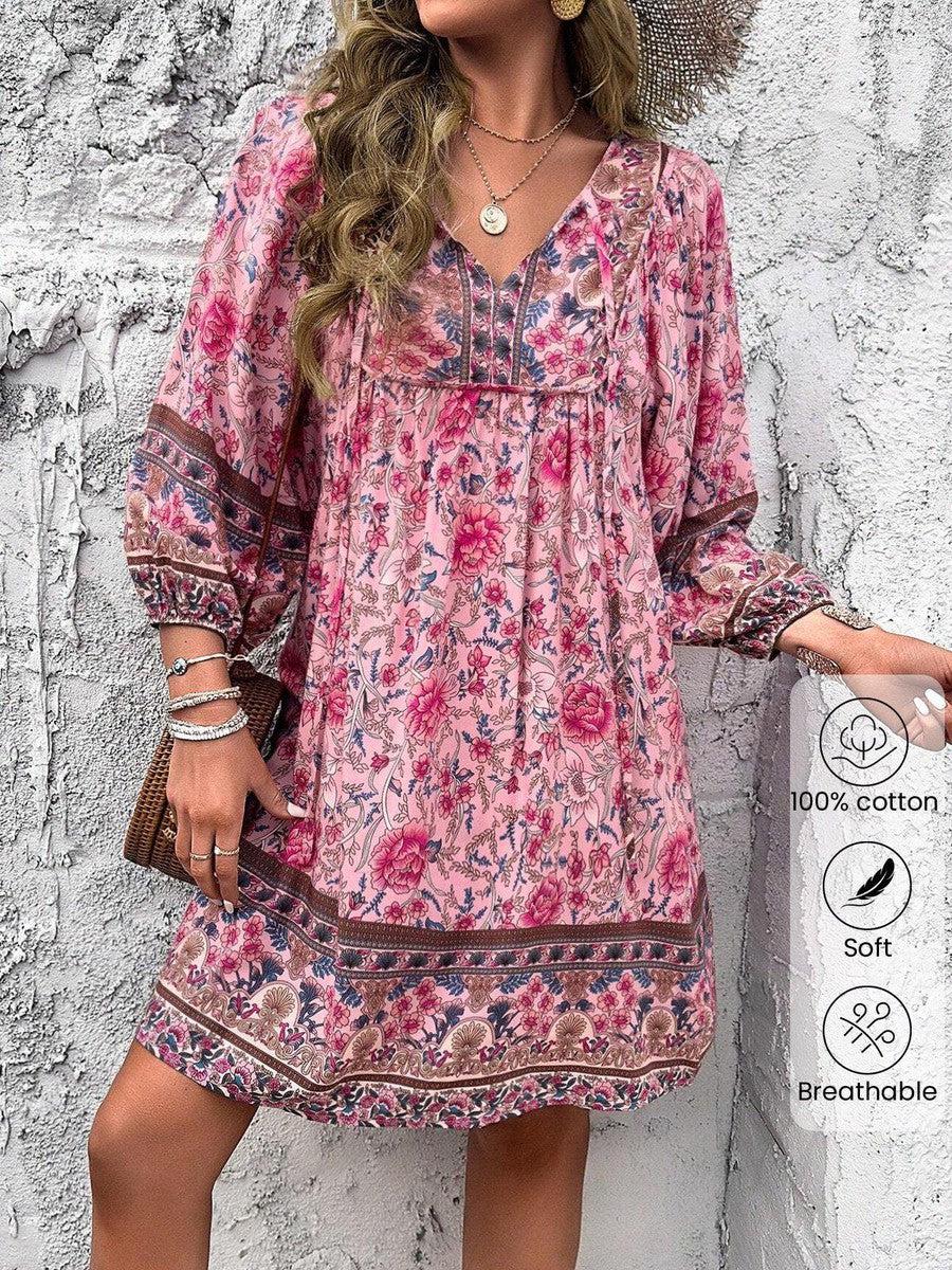 Luna | Mini Kjole med Delikat Mønster og V-hals