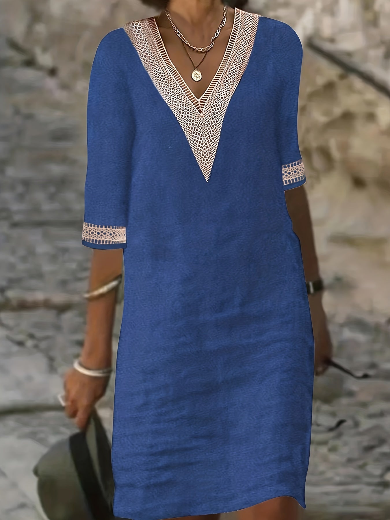 Izabela | Kjole med blondeudskæring