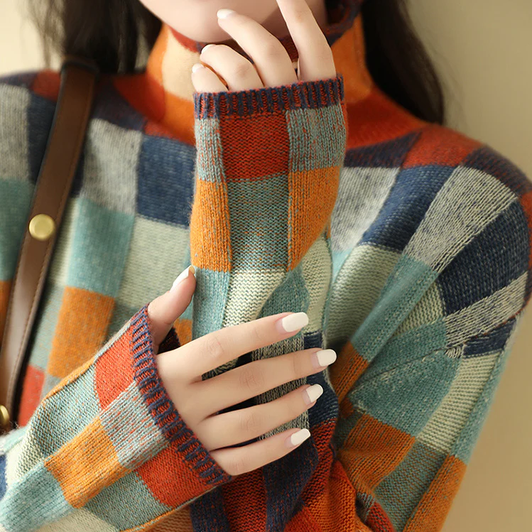 Mabel | Sweater med høj hals i patchwork stil